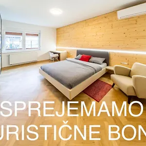 verificați disponibilitatea